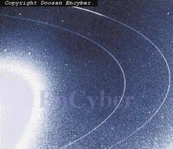 9- 꼬끼오鷄우주여행 해왕성 (Neptune) 은태양으로부터 8 번째행성이며, 천왕성처럼푸른빛을 띄고있는아름다운행성입니다. 우주여행에대한안내우주여행자료 _ 수성우주여행자료 _ 금성우주여행자료 _ 화성우주여행자료 _ 목성 우주여행자료 _ 토성 해왕성은대기의주성분이메탄가스입니다. 메탄가스는가시광선중푸른색을잘반사하는성질이있어서해왕성은푸른빛을띄게되는것입니다.