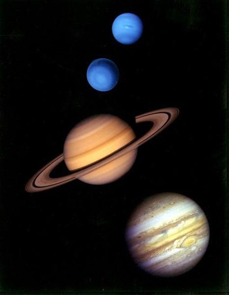 System): 거대 가스 행성(목성형)들과 혜성 등을