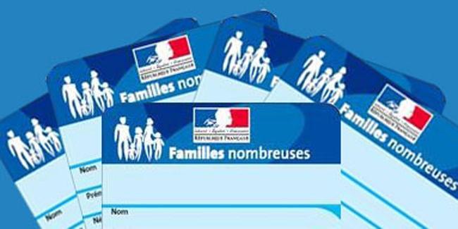 ( 9 다가족카드에대한글이다. 글의내용과일치하지않는것은? En France, vous pouvez demander une carte «famille nombreuse» si votre famille compte au moins trois enfants de moins de dix-huit ans.