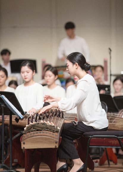 Beckmann) 의 <Levada for Four Flutes>, 그리고 구노(C. F. Gounod)의 <Petite symphonie pour vents>를 만나볼 수 있었다. 10월 23일에는 서울대학교 음악대학 재학생 8명이 꾸미는 실내악과 가야금 연주회가 펼쳐졌다.