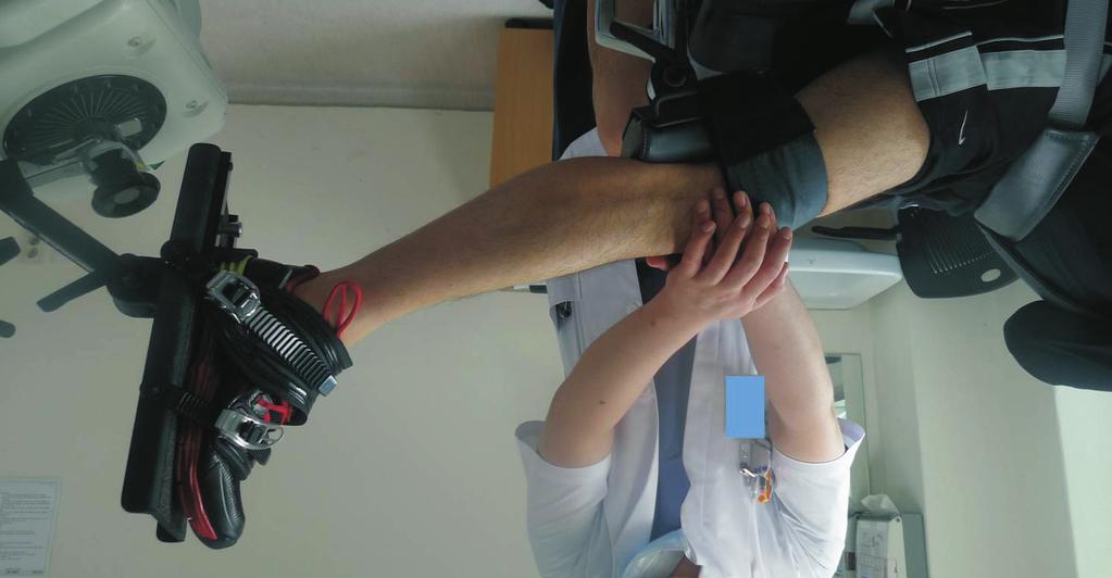 143 Seung-Myung Choi, et al. Isokinetic Strength of Ankle Joint 를 위한 중요한 요소로 고려되고 있다.1,3,5-7) 또한 만성 불안정증 환 의 병력이 없는 환자들은 연구 대상에 포함시켰다.