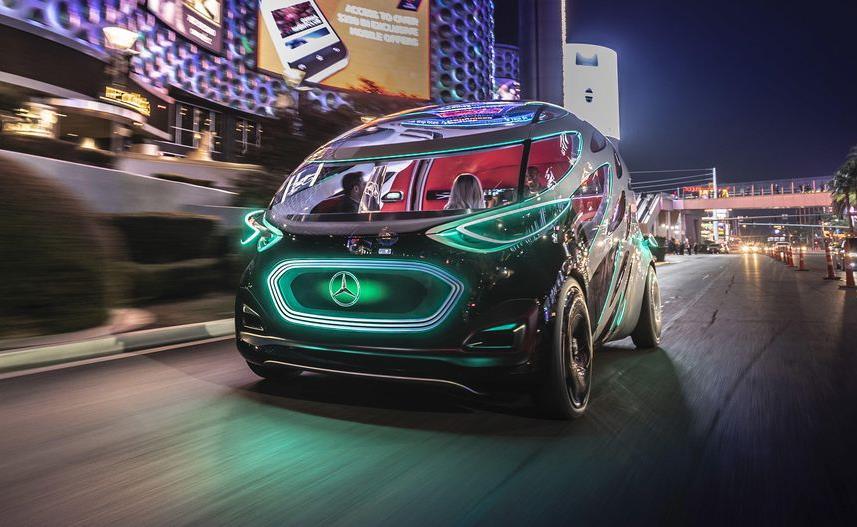 완성차진영 : Daimler CES: 자율주행컨셉카 Urbanetic, EQ 브랜드최초전기차, CLA 신형모델, Daimler 반자율주행트럭등공개 자율주행전기차컨셉카 Urbanetic은모듈변경을통해사람또는짐을수송할수있게만든점이눈에띔 작년