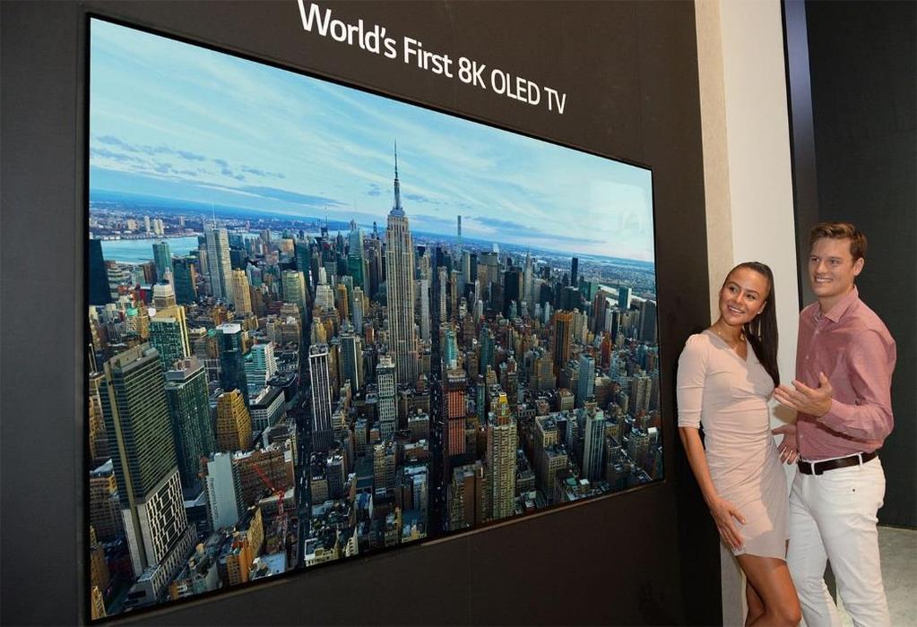 TV: LG 전자 & LG 디스플레이 65 롤러블 TV LG OLED R, 88 Crystal Sound 8K OLED TV 등공개해큰관심받음 최초공개한롤러블 TV LG OLED R 는미사용시화면이말려들어가차세대