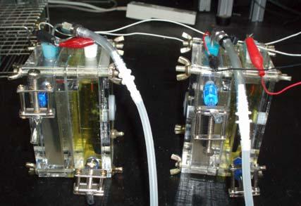 미생물연료전지 : Microbial Fuel Cell 폐수처리 & 전력생산 Power generation e - Treated water Micro- organism Anode Cathode Wastewater Anode chamber Cathode chamber Anode :