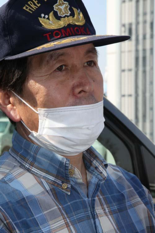 <4 월 14 일오후후쿠시마현고리야마시의원전피난소에서만난시라도씨 ( 사진왼쪽 ), 그 는원전지역인도미오카마치에서생활환경과장을지낸공무원이다 ( 사진오른쪽, 아사히신문 2009 년 3 월 30 일자과장시절인터뷰기사에서 ) 5 사쿠라이카즈노부시장 ( 후쿠시마현미나미소마시 ) - 소개 ;
