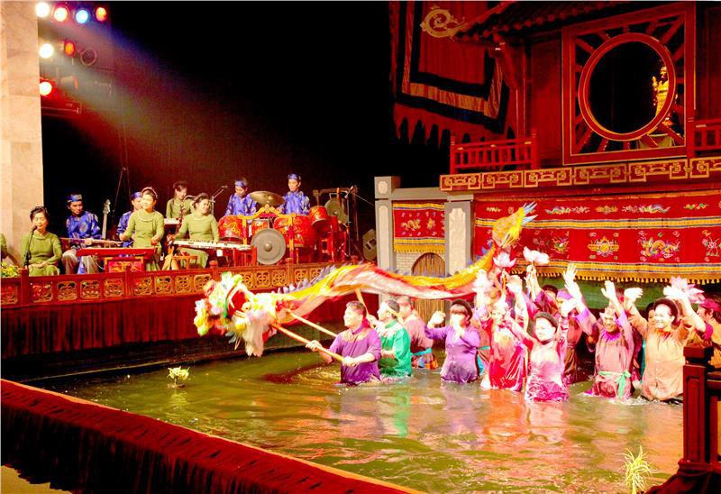 Hiện nay, không chỉ có người Việt mà có rất nhiều người nước ngoài cũng thích xem múa rối nước.
