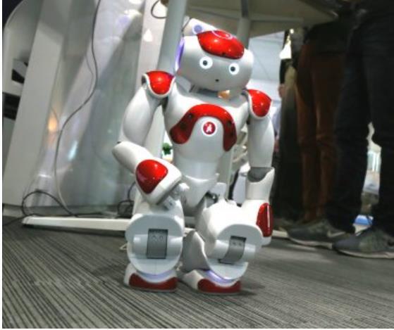 robot) 의안전에관한국제표준화규격 ISO 13482 가승인되면서개인서비스용로봇의보급활성화에기여 생활지원로봇의충전지로봇형식, 전자파간섭, 내구성, 환경감지, 기능안전등에대한국제표준규격으로로봇으로인한안전사고및사후처리에대한규정이마련 일본물개모양로봇 PARO