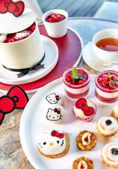 Hello Kitty Bingsu Afternoon Tea For two people 68,000 헬로키티 빙수애프터눈티 Available from 2 pm to 5 pm ( 오후 2 시부터 5 시까지제공됩니다 ) Select your favorite Bingsu from among Hello Kitty Bingsu, New Springville Pat