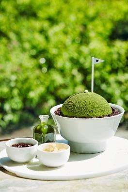 Mont Blanc Bingsu For two people 37,000 몽블랑빙수 A mountain of creamy shaved ice is decorated with candied chestnut and cassis jelly, then covered with chestnut Chantilly cream.