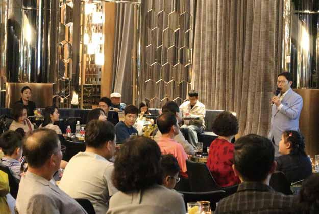 2017 년한중수교 25주년을기념했던첫모금에이어이번이두번째다. 중국 VIP 고객들은자국유학생을돕고자행사에참여했다.