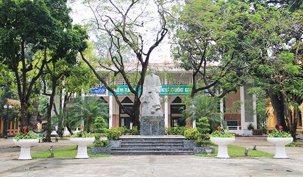 27 Chu Văn An 고등학교에관한글을이해한내용으로알맞은것은? Trường Trung học phổ thông Chu Văn An Hà Nội hay còn gọi là trường Bưởi là một trong những ngôi trường có lịch sử lâu nhất ở Hà Nội.
