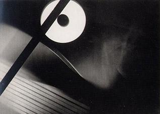 Laszlo Moholy-Nagy, La rotation en spirale de l espace, 1925 Laszlo Moholy-Nagy, Joseph et Potiphar, 1925 - 빛을사진의본질로본사람중가장대표적인사진작가로 라즐로모홀로나기 (Laszlo Moholy Nagy) 를들수있겠다.