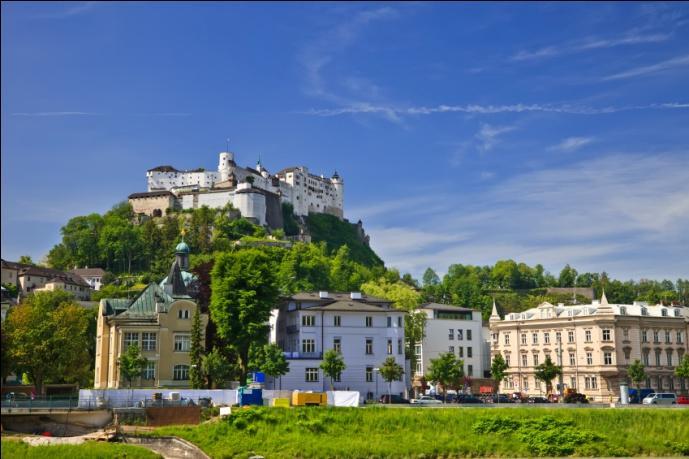 잘츠부르크 Salzburg 290km 08:30 호텔출발 합스부르크왕가의영광을간직한 ' 쉔브룬궁전 ' 입장관람