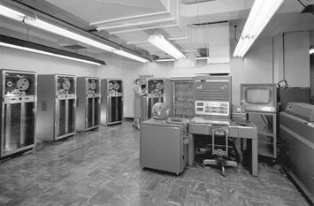 Box 9.1. 메인프레임 (Mainframe) 과터미널 (Terminal). 메인프레임 (mainframe) 컴퓨터는 1950 년대후반부터 1970 년대에주로제작이되었다.