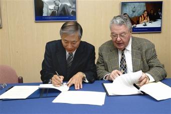 Robert Aymar CERN 사무총장 한국