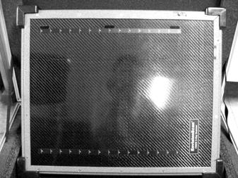 방사선투과에너지가축적된영상판에 680 nm 파장의적색레이저를노출하게되면방사선에노출된량에비례하는세기의형광빛을발하며, 포획된전자를방출시켜 Eu +3 를 Eu +2 로환원시킨다.