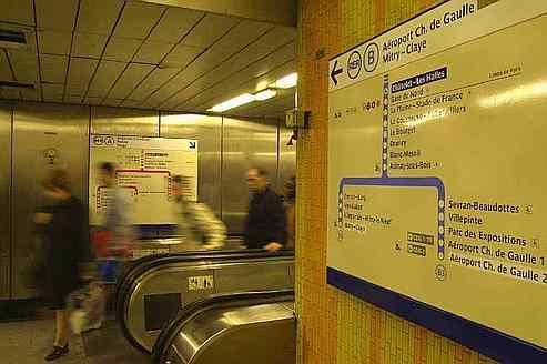 P : Oui, c est le plan de métro. Ce sont des noms de stations de métro. E : C est le plan de métro.