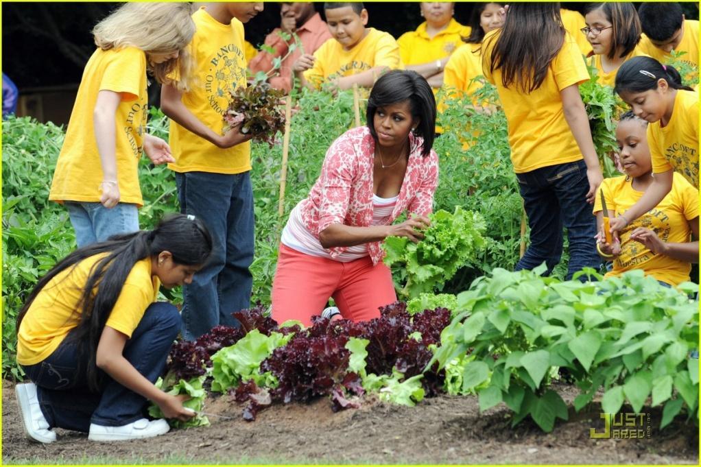 5) 정치인의 SR : 텃밭가꾸기 (Kitchen Garden) 2009 년미국대통령영부인미셸오바마 (Michelle Obama) 의