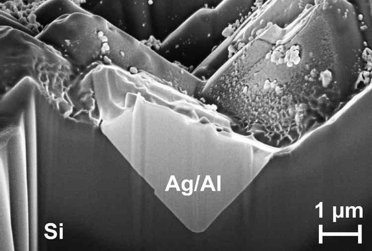 또한, boron emitter에 Ag가결정성장이원활하지않은이유에대해서도의견이대립되고있다. Ag paste의대안으로소량의 Al을첨가하여 Ag/Al paste를 n-type 웨이퍼기반실리콘태양전지에사용하고있다.