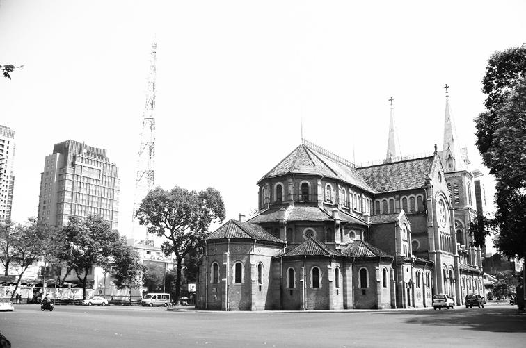 1908년시로승격된후급속히발전하여코친차이나 (Cochinchina) 2 의중심도시로성장 - 프랑스풍의관청, 교회, 극장등많은건물들이건축되었으며,