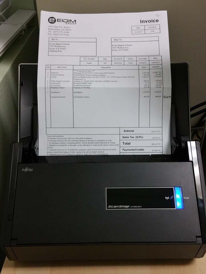 스캐너사용법 ( 교회사무실 ) How to us Scanner (IBC Office) 교회사무실에비치된스캐너를사용하여영수증을스캔하는방법입니다. How to use scanner in IBC office to scan receipts. 1 2 1. 영수증을스캐너에놓습니다. 위 / 아래방향과앞뒤는상관이없이스캐너가자동으로바로잡습니다.