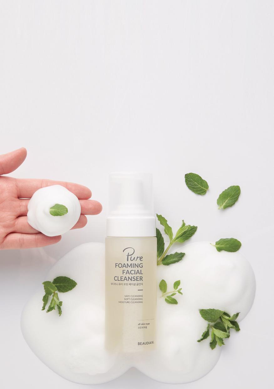 for adults with sensitive, tender skin. The ingredient of coconut-derived surfactant provides gentle pore care; the abundant foam makes skin feel soft and moisturized.