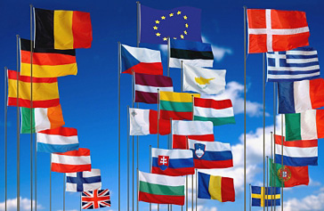 2 면 2009 년 10월 7일 코리아 e- 뉴스제 4호 전유럽 27개국, 통합 한나라가 된다 초읽기 들어간 유럽 합중국 1면에서 계속 리스본 조약이 정식 발효되면 EU는 정 상회의 상임의장(EU 대통령직) 선출에 나서게 된다.