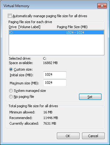 7. 가상 메모리에서 Change(변경)를 클릭합니다. 8. Automatically manage paging file size for all drives(모든 드라이브에 대한 페이징 파일 크기 자동 관 리)를 선택 해제합니다. 9. C:\ 드라이브를 선택하여 강조 표시합니다. 10. Custom size(사용자 지정 크기)를 선택합니다. 11.
