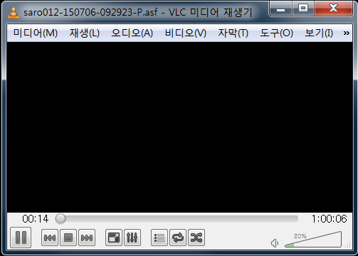 VLC Player 에서만 재생되며 윈도우 기본 플레이어 등에서는 재생되지 않으며 빨리 감기, 시간 이동 등은 지원하지 않습니다. *참고: SD카드에 저장된 영상 파일은 용량을 작게 하기 위해서 기본 프레임이 하나로 구성되어 있습니 다.