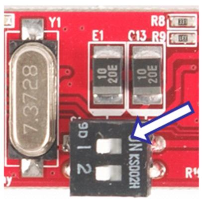추가기능 USB 전원을타겟에공급하기 USB-ISP 를사용하면서 USB 의전원을사용하고싶다면 USB-ISP 의 DIP 스위치중안쪽 1번스위치를 ON( 오른쪽으로 ) 시키면, PC 에서공급되는 USB 전원을사용할수있습니다.