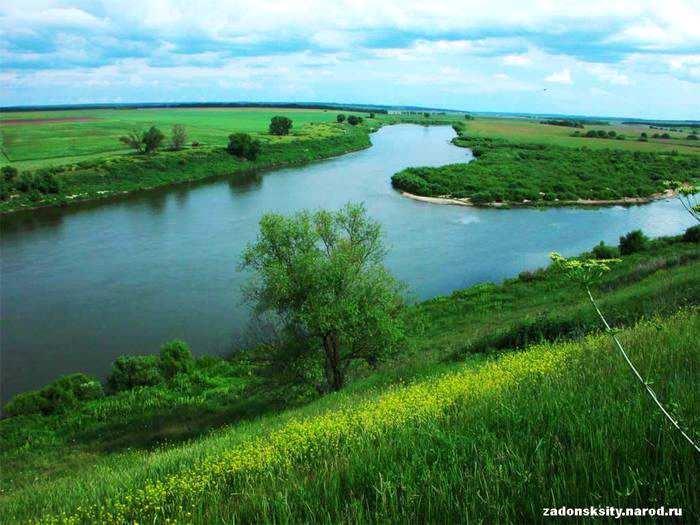 2. 자연환경 2.1 지리 < 그림 2> 보로네슈주의지리 2) 보로네슈주 (Воронежская область) 는러시아의유럽지역에위치해있으며, 중앙연방관구에속해있다. 동유럽평원의중앙, 돈강중앙유역에위치해있다.