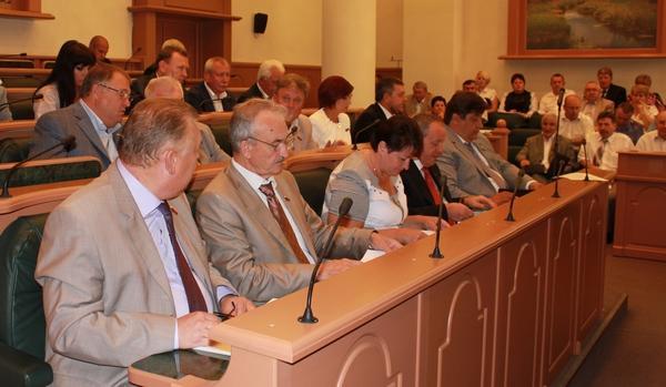 벨고로드주두마의역사는 1994 년 3 월 20 일에지역사람들의입법부대표자선거로시작되었으며그결과대표자유리이바노비치 (Юрий Иванович) 와 21 명의의원이선출됐다.