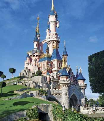 VRHUNCI POTOVANJA: Srečanje z Disneyjevimi junaki in uživanje v najbolj obiskanem zabaviščnem parku v Evropi Disneyjeva pravljična parada - Eifflov stolp, zaščitni znak Pariza veličastni trgi in