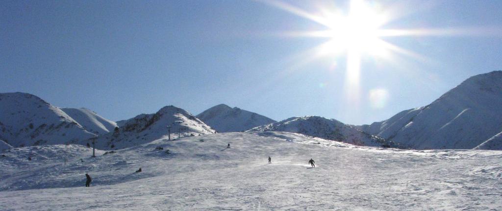 Silk Road Focus >>>Alpine ski tourism in Kyrgyzstan Кыргызстан привлекает тысячи туристов со всего мира не только благодаря богатству природы гор и предгорий, но и древней историей и богатым