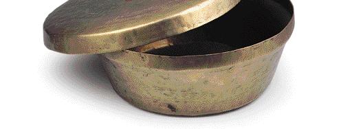 262 놋합 鍮器盒 20 세기초 구경 29.5cm, 높이 10.3cm 6258-37, ó Ì. XX. Brass Bowl Early 20th C. Ë ÏÂÚapple 29,5ÒÏ, ÒÓÚ 10,3ÒÏ Rim D. 29.5cm, H. 10.3cm a b c d 265 놋수저 20 세기 a. 숟가락 : 길이 22.0cm b.