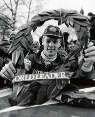 이에따라처음출발한드라이버와나중에출발하는드라이버는코스만같을뿐전혀다른노면을경험하 5 운데 WRC는 1973년국제자동차연맹 (FIA) 이세계각지역에서운영되던대형랠리대회들을하나로묶어만든대형모터스포츠이벤트다.