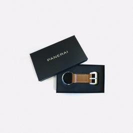Panerai a le plaisir de vous offrir un porte-clés exclusif issu de l univers de Panerai pour votre achat d une montre de la nouvelle collection. 매장에진열된 I.W.C.