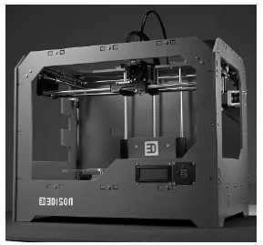 < 캐리마社 > 의 3D 프린터 마스터 > < 로킷社 3D 프린터 에디슨 > [ 그림 11] 캐리마社와로킷社의 3D 프린터 캐리마社는 5년의연구개발기간과 50억원을투자하여 2009년거의모든부품이국산화되어제품의조립및생산된 3D 프린터 마스터 를개발함. 로킷社는 3D 프리터오픈소스기반으로국내최초데스크톱형상용프린터인 에디슨 을개발함.