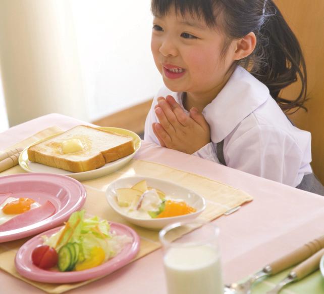 일본청소년대상의한연구에의하면, 아침결식, 빨리먹기, 과식, 신체활동부족, 장시간 TV 시청은남녀청소년모두에게서과체중과깊은관련성이있는것으로증명됐다. 5 또한최근독일과 6 이란의 7 연구자들은아침결식과소아비만의연관성을제시했다.