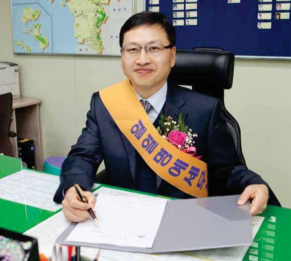 Core Value Ethical Management Dongwha is Part of a Healthy Tax Paying Culture Dongwha CEO Hong-jin Kim named Honorary Superintendent of the West Incheon District Tax Office for a Day Dongwha CEO,