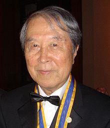 org/wikipedia/ commons/thumb/1/11/yoichironambu.