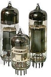 제 1 세대 : 진공관 (Vacuum Tubes) ENIAC(Electronic Numerical Integrator And Computer) 최초의범용디지털컴퓨터 진공관사용 1943 년에개발에착수하여 1946