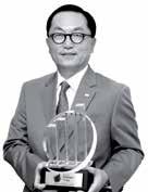 Award winners Award winners 서경배아모레퍼시픽대표이사사장 Kyung-Bae Suh President & CEO of AMOREPACIFIC 류진풍산회장 Jin Roy Ryu Chairman & CEO of