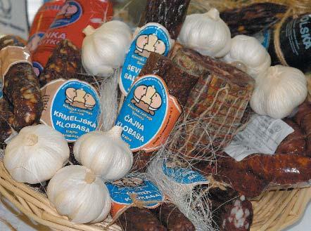 Joško Kovač, direktor zadruge pravi:»naša ponudba obsega široko paleto izdelkov, predvsem poznani pa so sevniški salamin, hrenovka, gorenjska klobasa, prekajeno meso, klasično prekajena šunka, praška