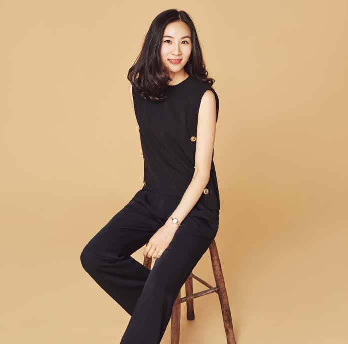 24 HERA 2016 AUTUMN SEOULISTA 25 인기가수, 변호사가되다이소은열정적이고다채로운서울의매력을닮은그녀 A popular singer becomes a lawyer, Lee So-eun She resembles traits of passionate and colorful Seoul 가수와변호사.
