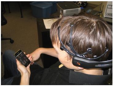 표정 / 음색인식및생체신호기반의휴먼감정인식기술 o EEG( 신경활동 ) 와감정 / 정서 / 인지인식기술연구 - 국외에서는간편화된 EEG 측정시스템을활용하여뉴로피드백에기반한게임기 (NEUROBOY,