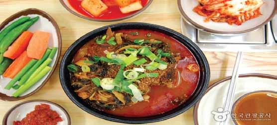 chili paste 돌솥비빔밥 볶음밥 ( 소고기, 닭고기, 새우 $) Egg, bell pepper, onion Choice of chicken or beef Shrimp $ $89 $69 $69 $9 $9 $9 $79 $89 $99