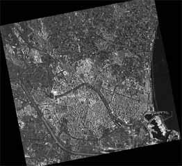 영상레이더의경우 Speckle: 잡음 제거해야함 Texure: 질감 정보가있음 제거하면안됨 TerraSAR-X image of Valencia, Spain. (SpoLigh, HH-pol. Speckle ( 잡음 제거방식 : -. Muli-look average -.