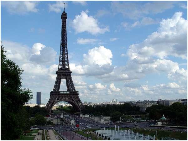 에펠탑프랑스혁명 100주년인 1889년에세운높이 320.75m의탑으로구스타프에펠이만국박람회를기념하여세운파리의상징이다.