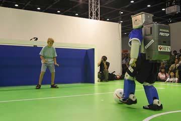 Chọn thi đấu bóng đá giữa các đội robot làm chủ đề nghiên cứu, đề án này hướng đến các sáng tạo công nghệ có nhiều ý nghĩa trong xã hội và công nghiệp.